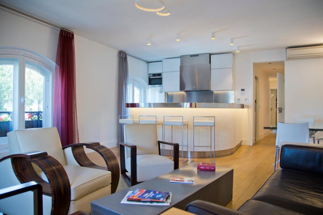 Tasty Luxury 3 Bedroom Full View Seine-notre Dame Parijs